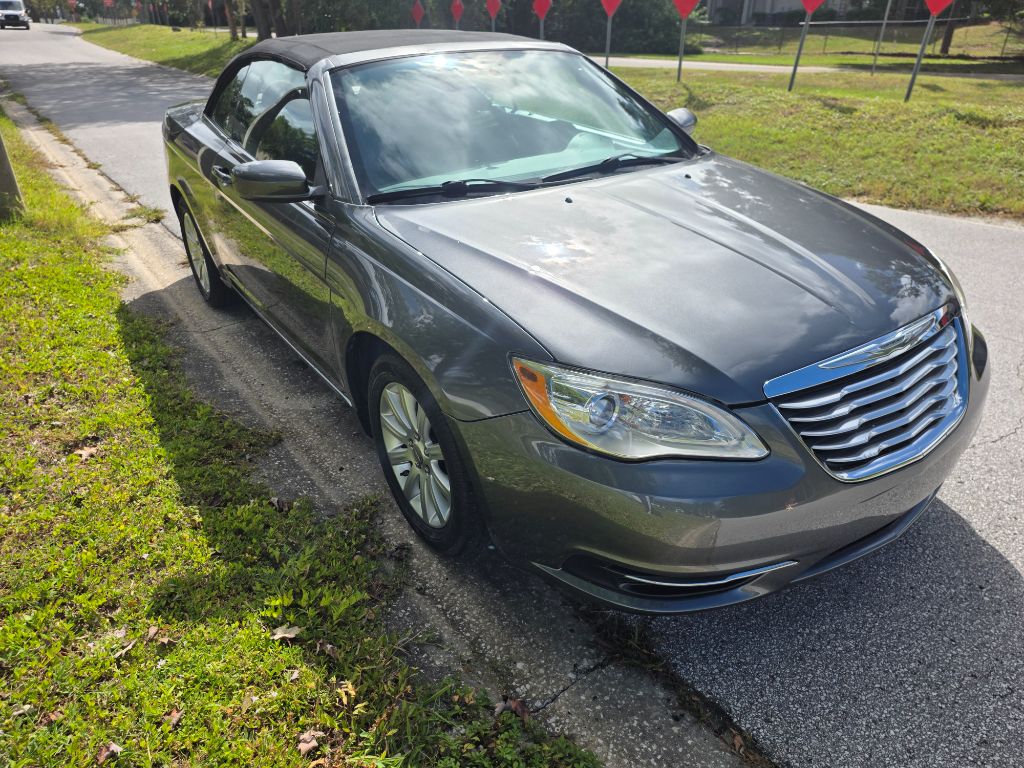 2012 Chrysler 200 Touring's photo