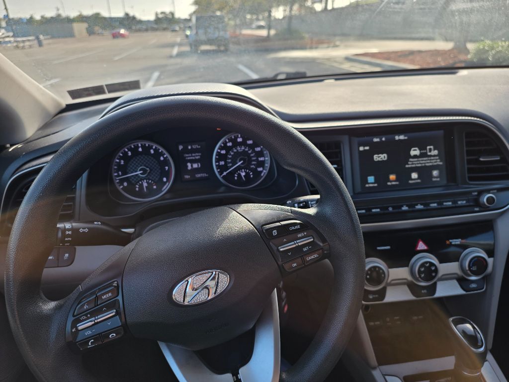 2019 Hyundai Elantra SEL - Photo 10