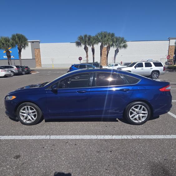 2016 Ford Fusion SE's photo